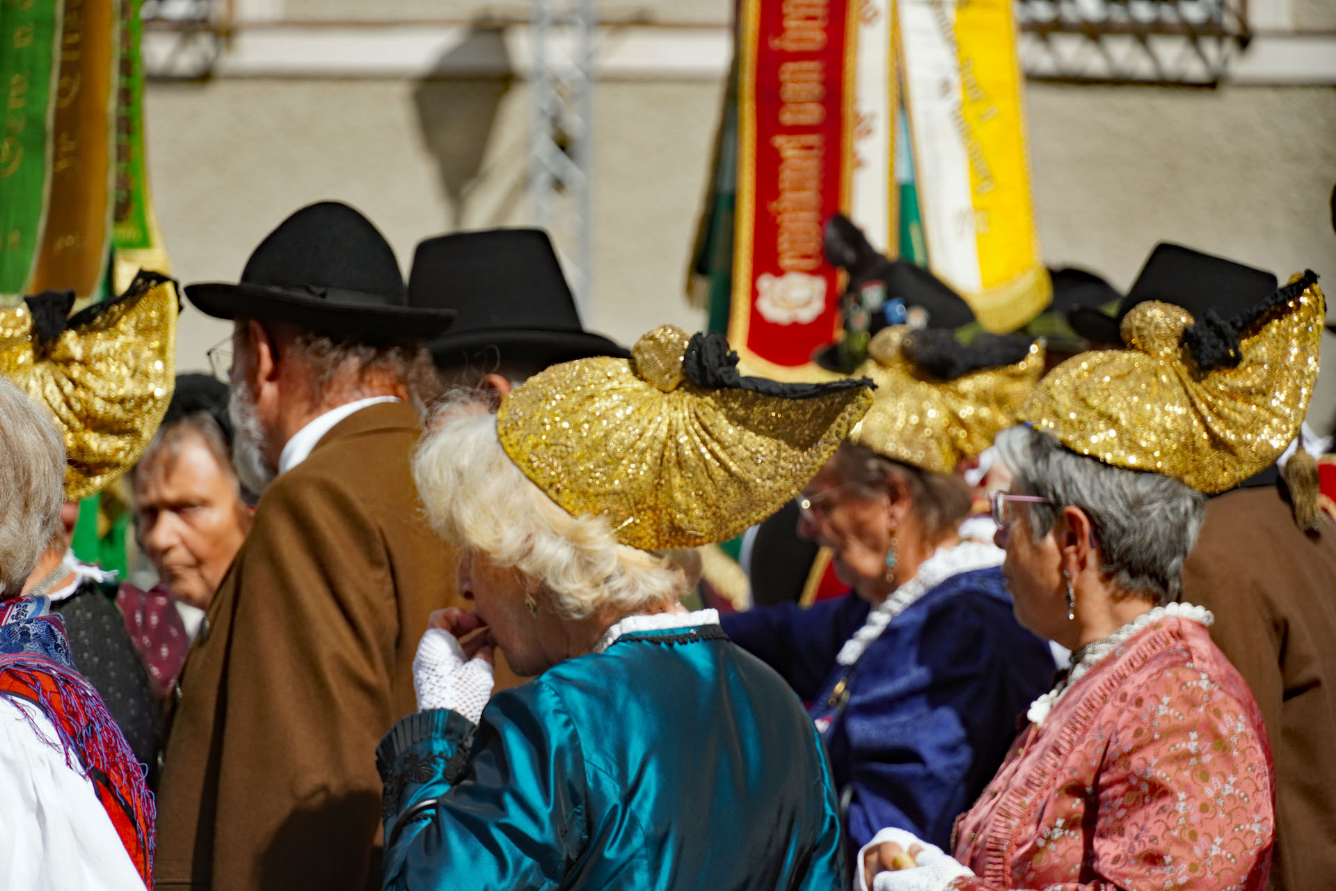 Goldhauben bei einem Erntedankfest in Salzburg